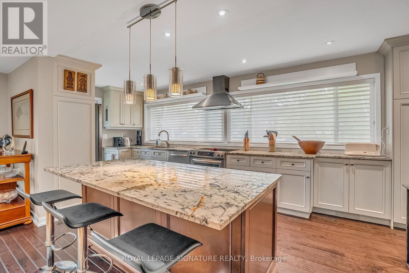 8 SILVERDALE CRESCENT Image 11