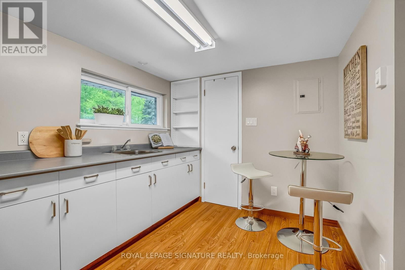 8 SILVERDALE CRESCENT Image 29