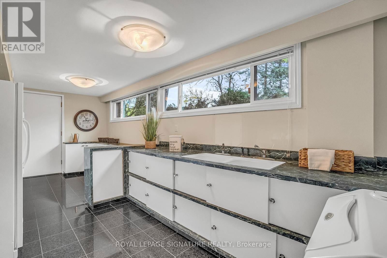 8 SILVERDALE CRESCENT Image 34