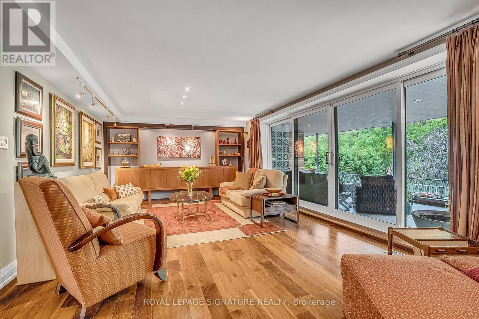 8 SILVERDALE CRESCENT Image 6