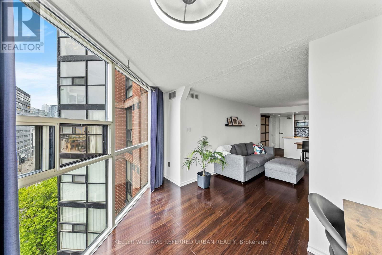 1011 - 725 KING STREET WEST Image 21