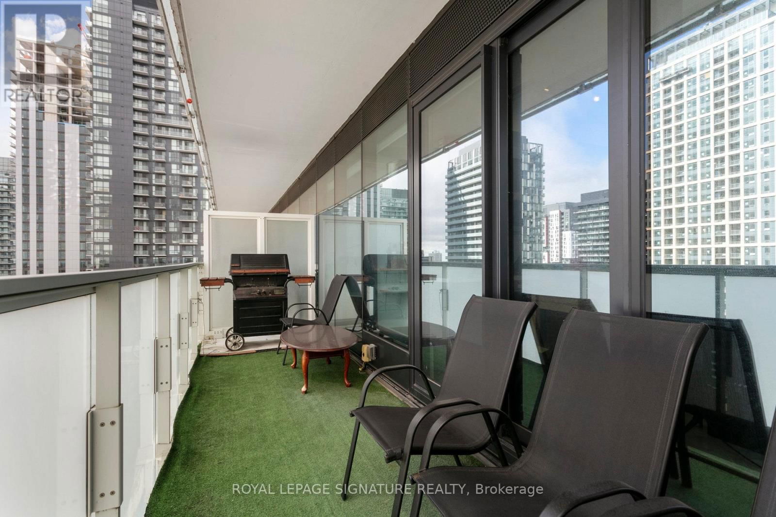 2803 - 11 CHARLOTTE STREET Image 12