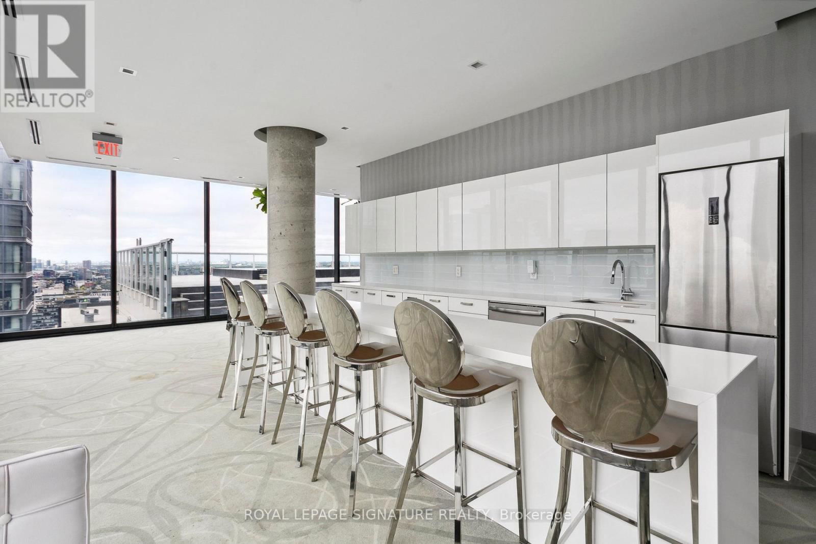 2803 - 11 CHARLOTTE STREET Image 17