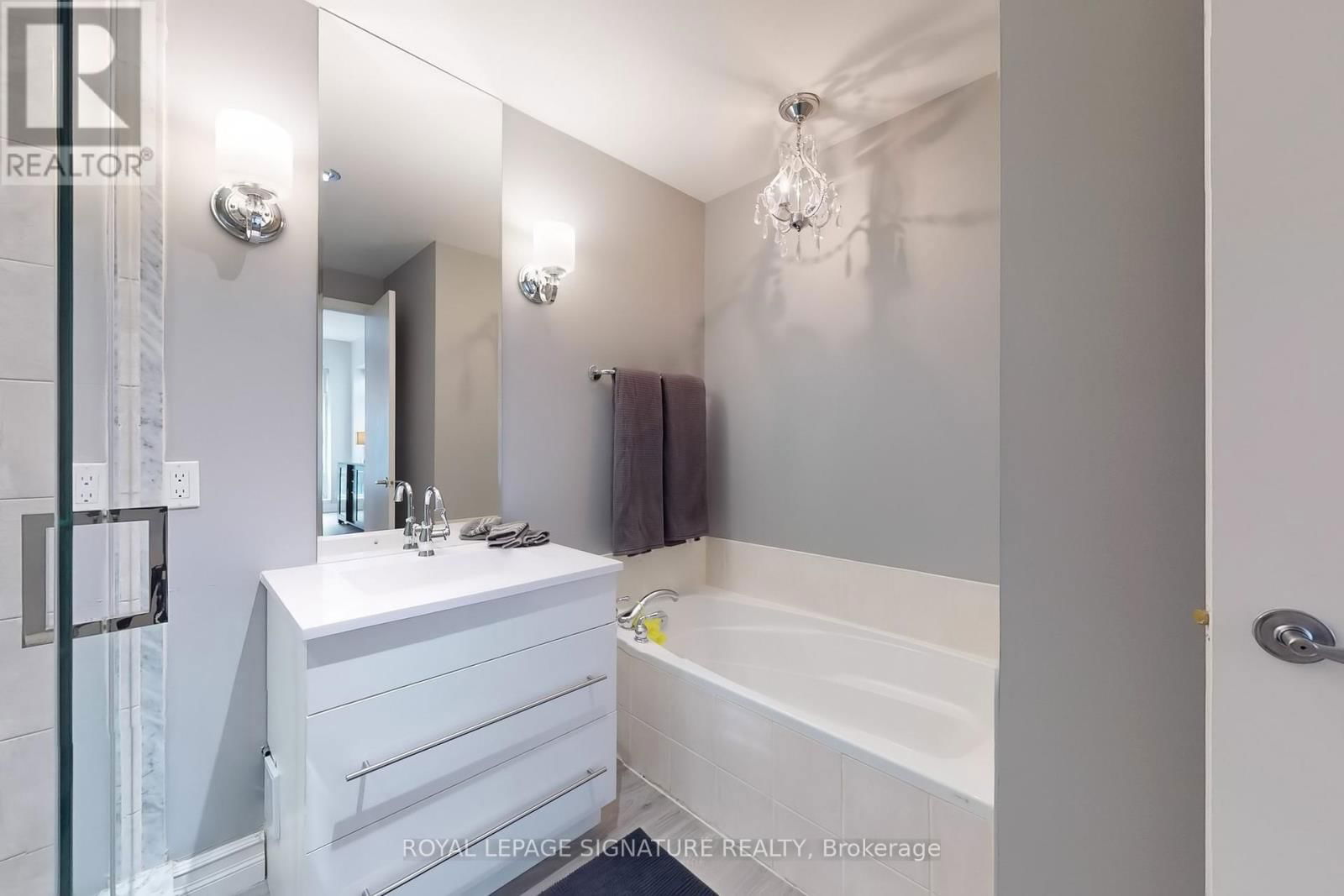 102E Upper - 500 QUEENS QUAY WEST Image 15