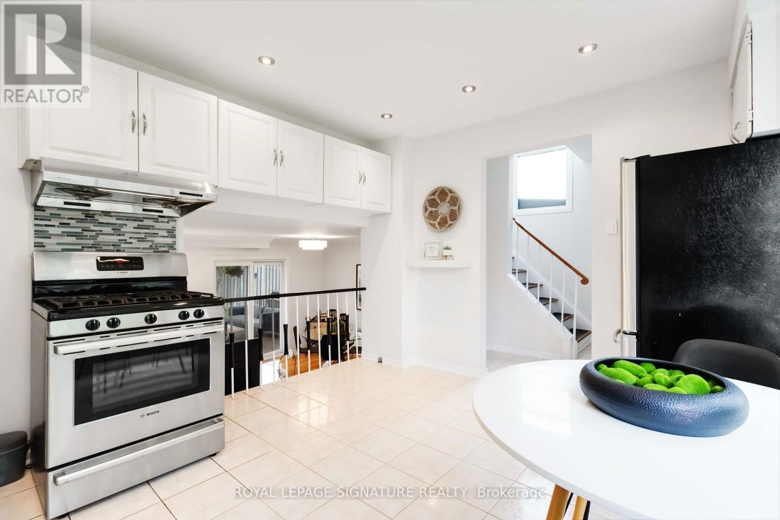 124 MARBURY CRESCENT Image 12