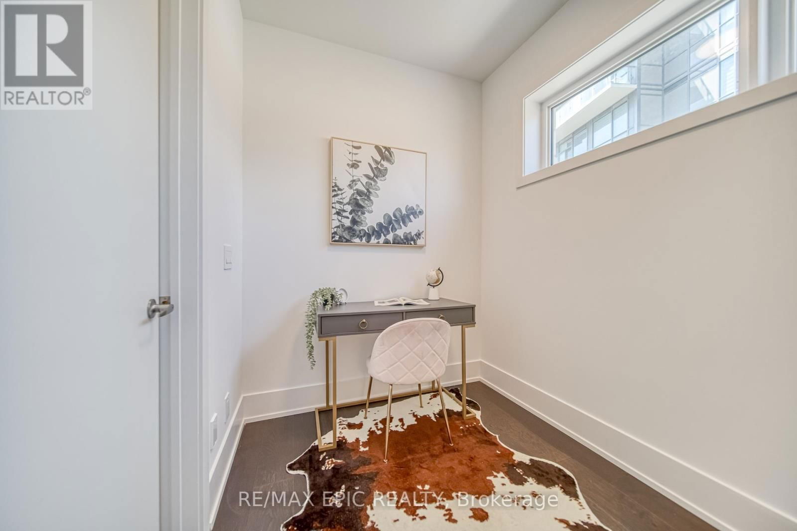 TH16 - 165 PEARS AVENUE Image 19