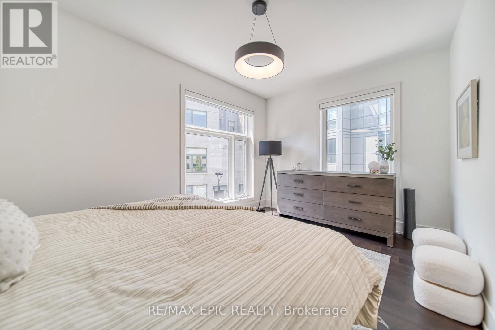 TH16 - 165 PEARS AVENUE Image 22