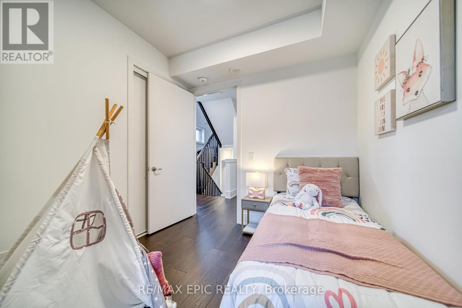 TH16 - 165 PEARS AVENUE Image 30