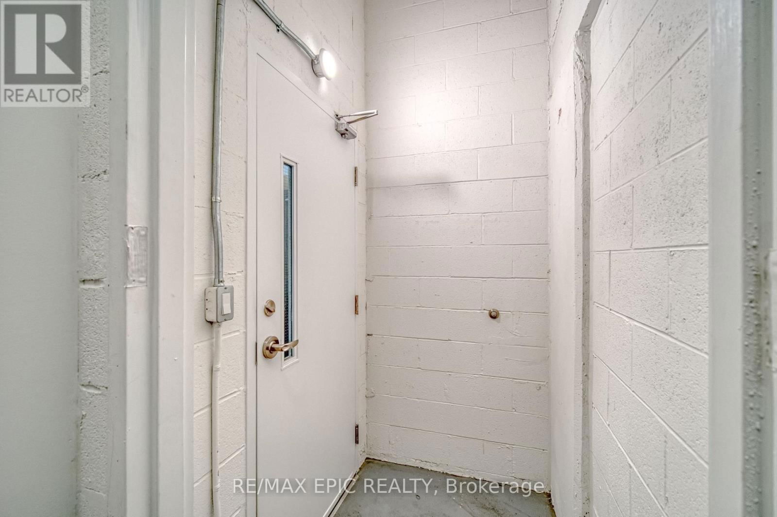 TH16 - 165 PEARS AVENUE Image 33
