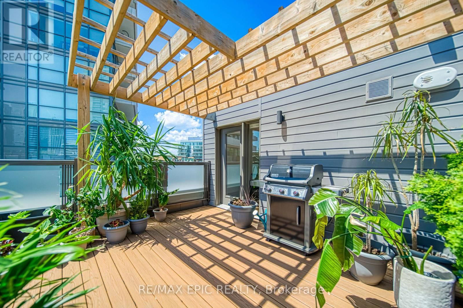 TH16 - 165 PEARS AVENUE Image 38