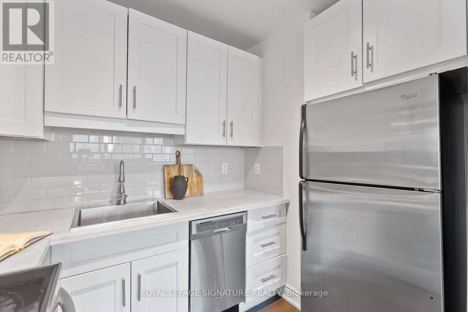 2217 - 40 HOMEWOOD AVENUE Image 15