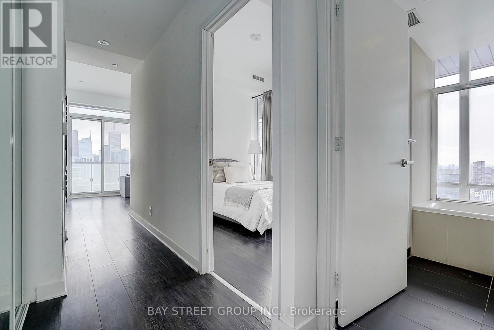 2903 - 15 GRENVILLE STREET Image 10