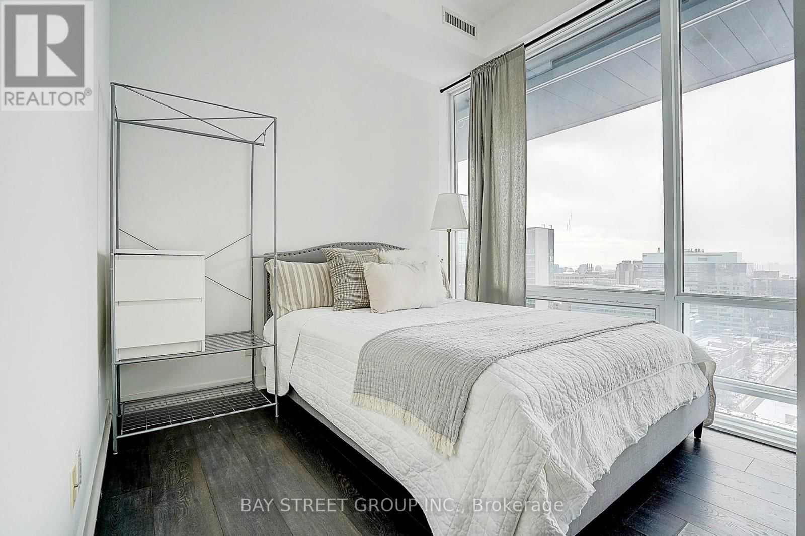 2903 - 15 GRENVILLE STREET Image 29
