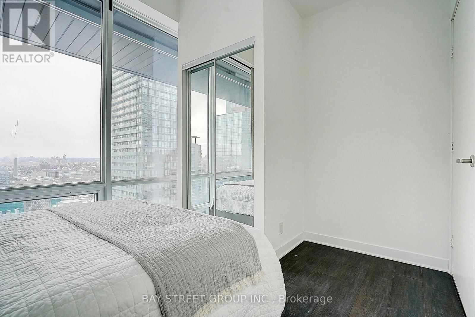 2903 - 15 GRENVILLE STREET Image 31