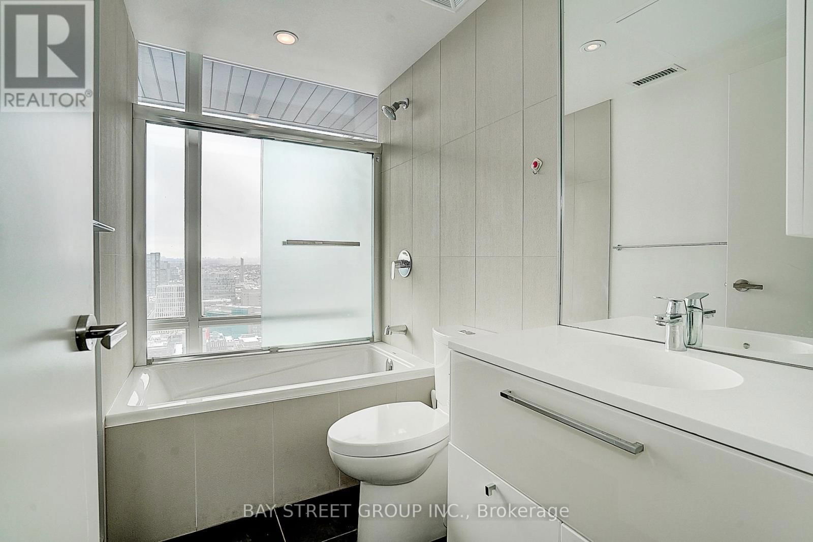 2903 - 15 GRENVILLE STREET Image 32