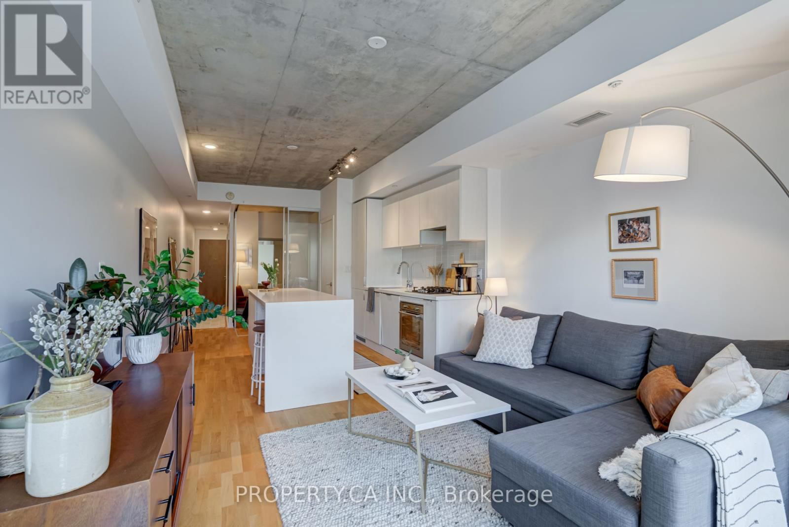 203 - 109 OSSINGTON AVENUE Image 1