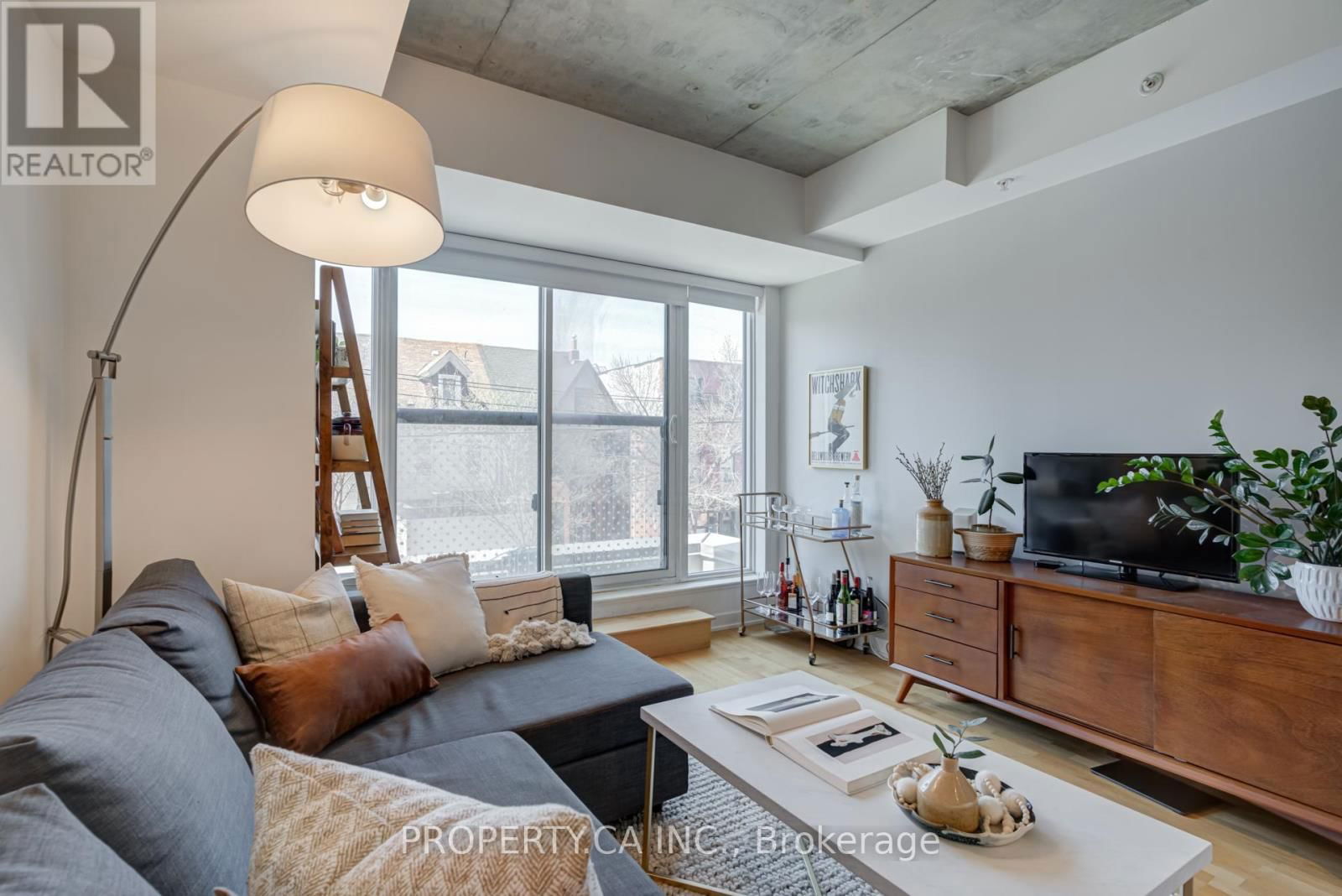 203 - 109 OSSINGTON AVENUE Image 13