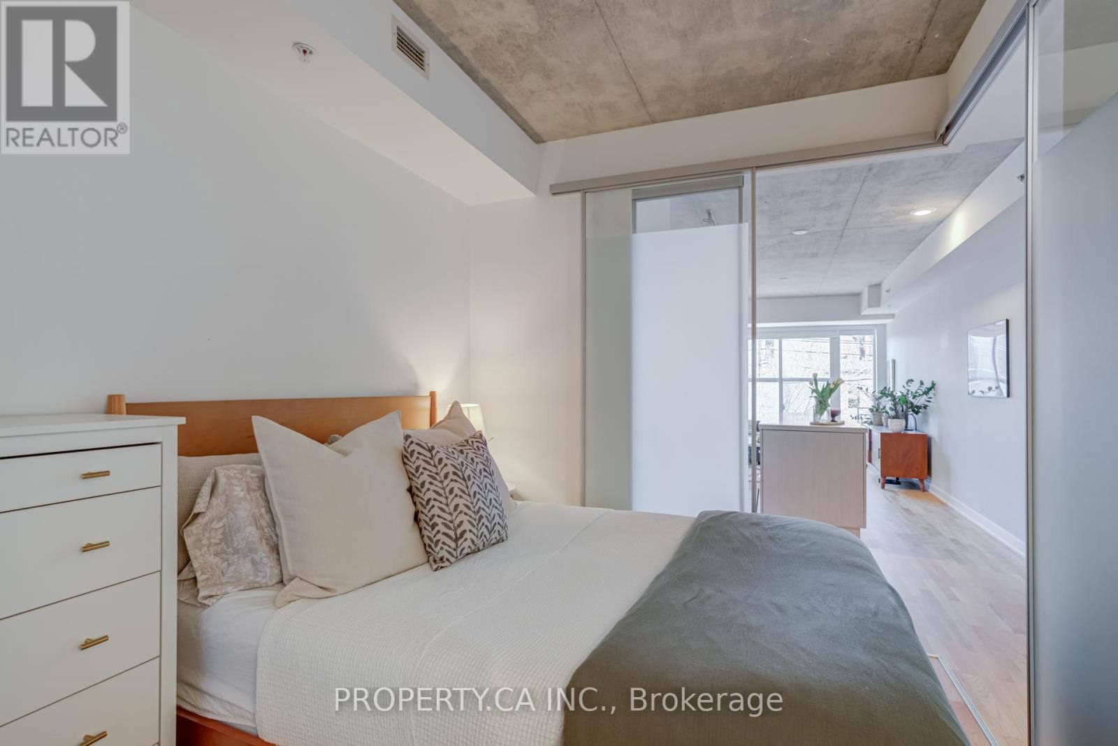203 - 109 OSSINGTON AVENUE Image 16