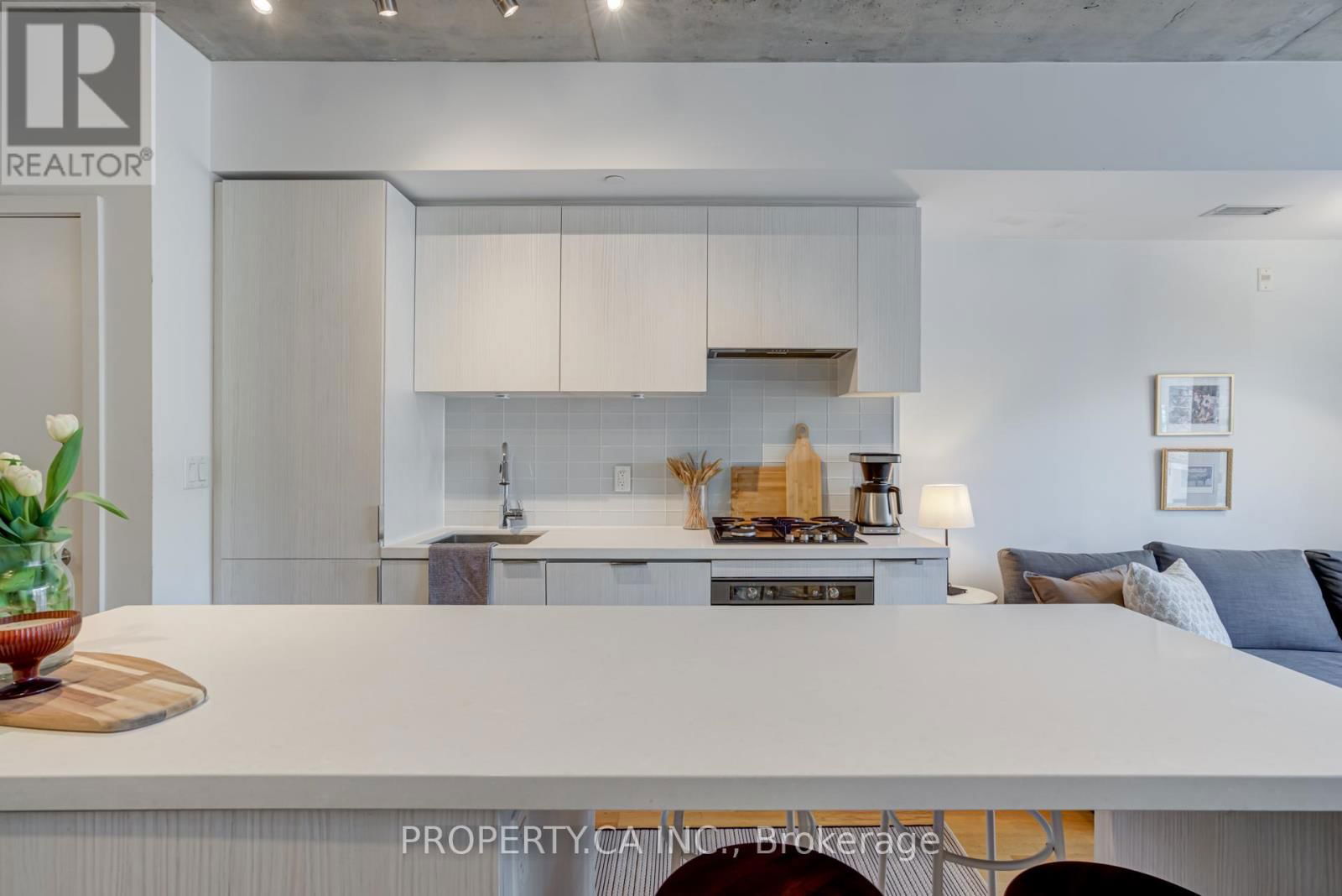 203 - 109 OSSINGTON AVENUE Image 5