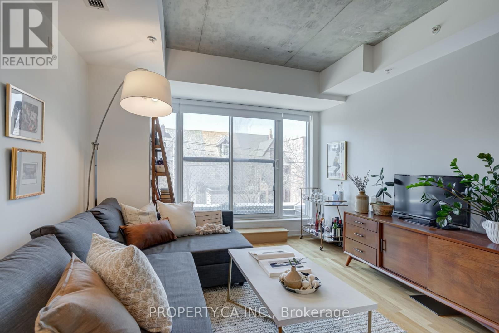 203 - 109 OSSINGTON AVENUE Image 8