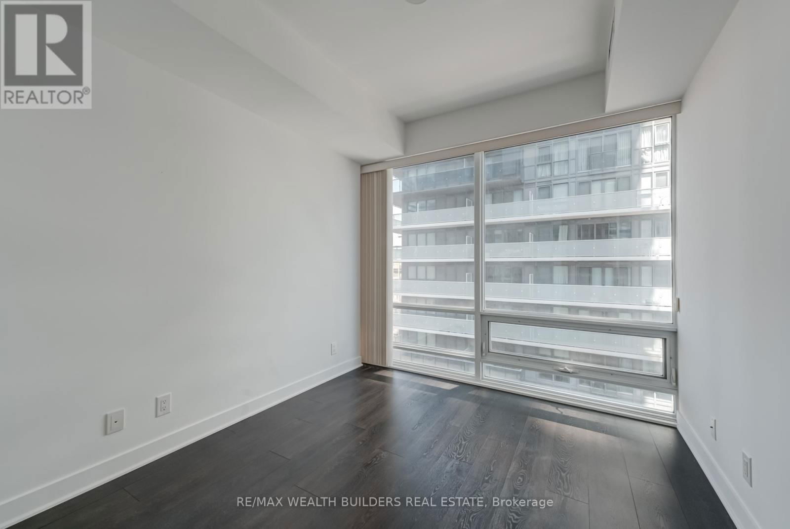 1410 - 15 GRENVILLE STREET Image 17