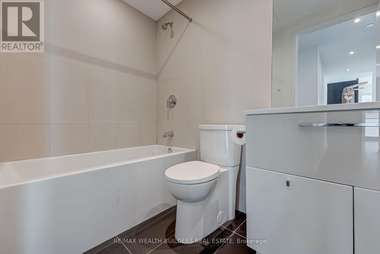 1410 - 15 GRENVILLE STREET Image 20