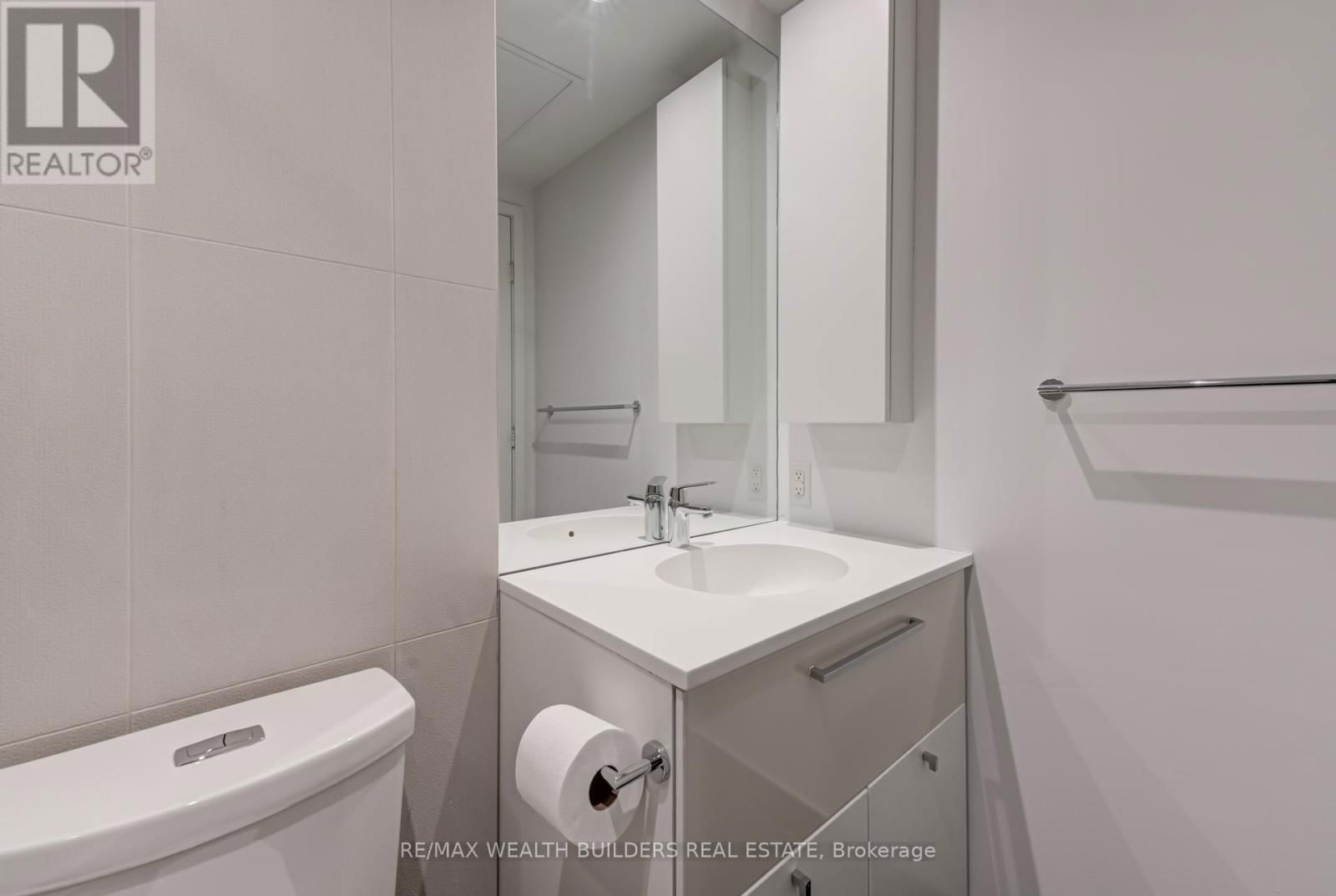 1410 - 15 GRENVILLE STREET Image 21