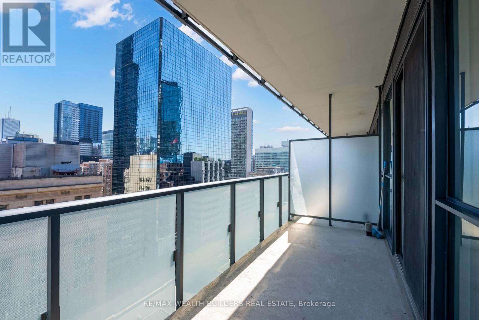 1410 - 15 GRENVILLE STREET Image 23