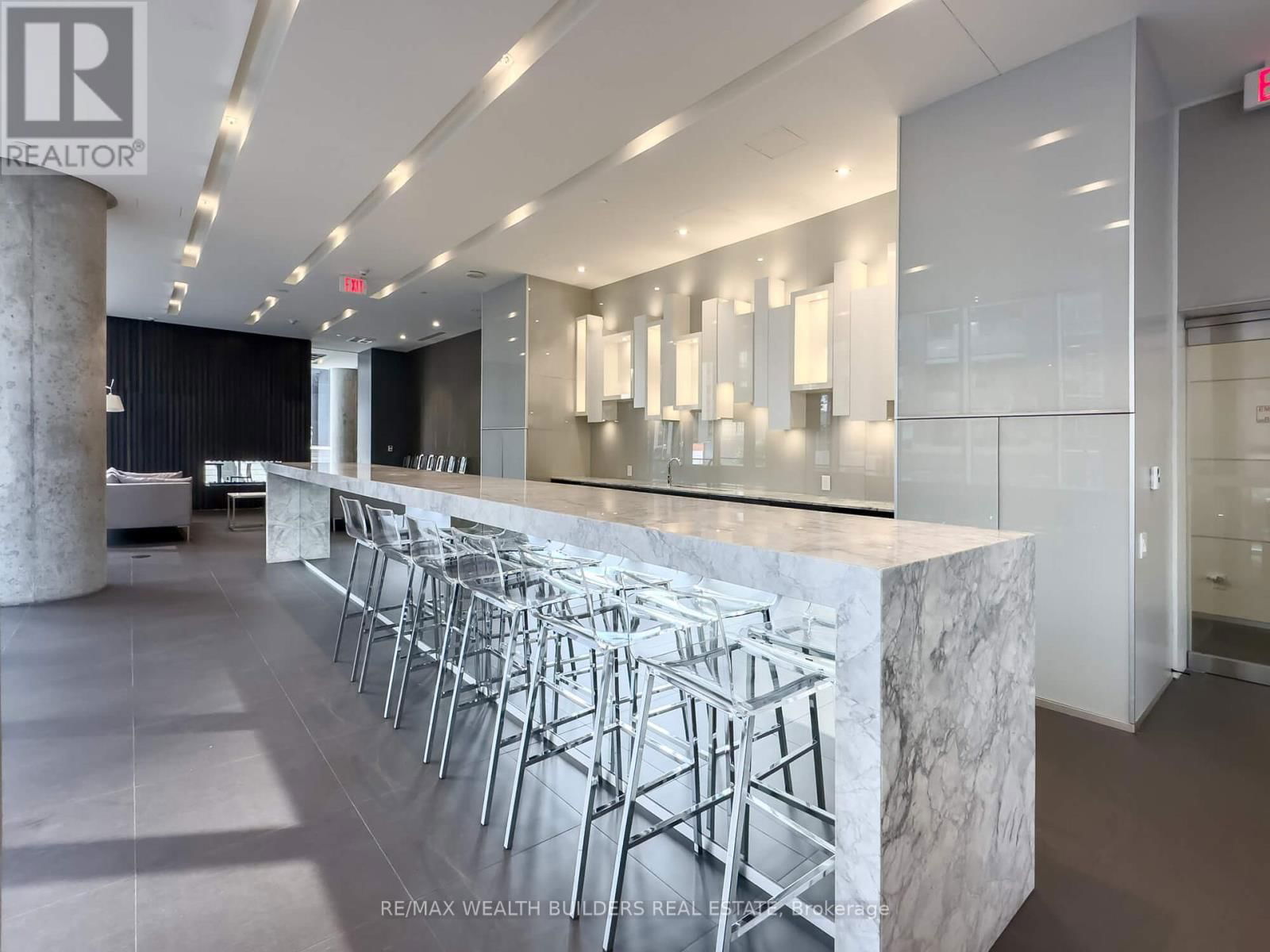 1410 - 15 GRENVILLE STREET Image 31
