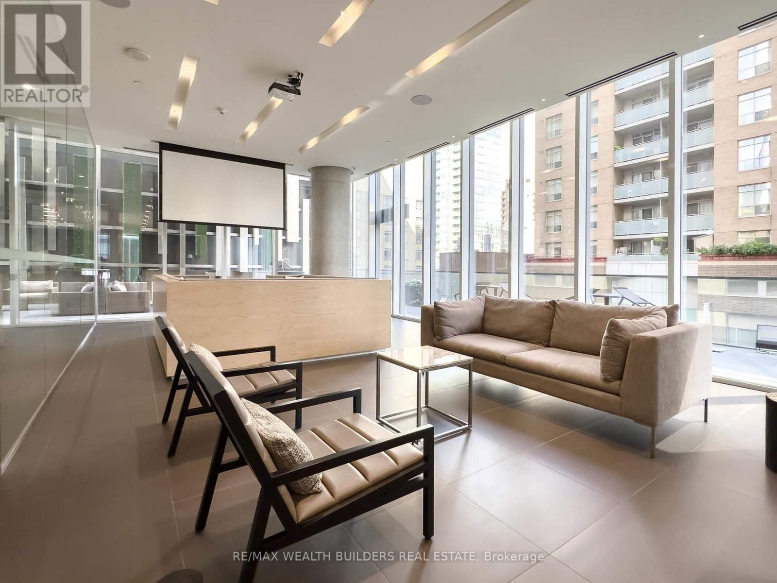 1410 - 15 GRENVILLE STREET Image 32