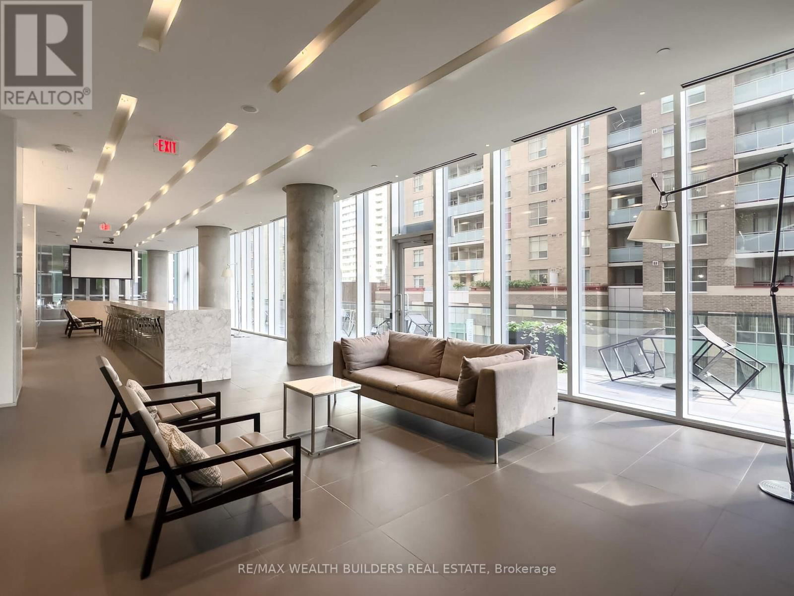 1410 - 15 GRENVILLE STREET Image 33