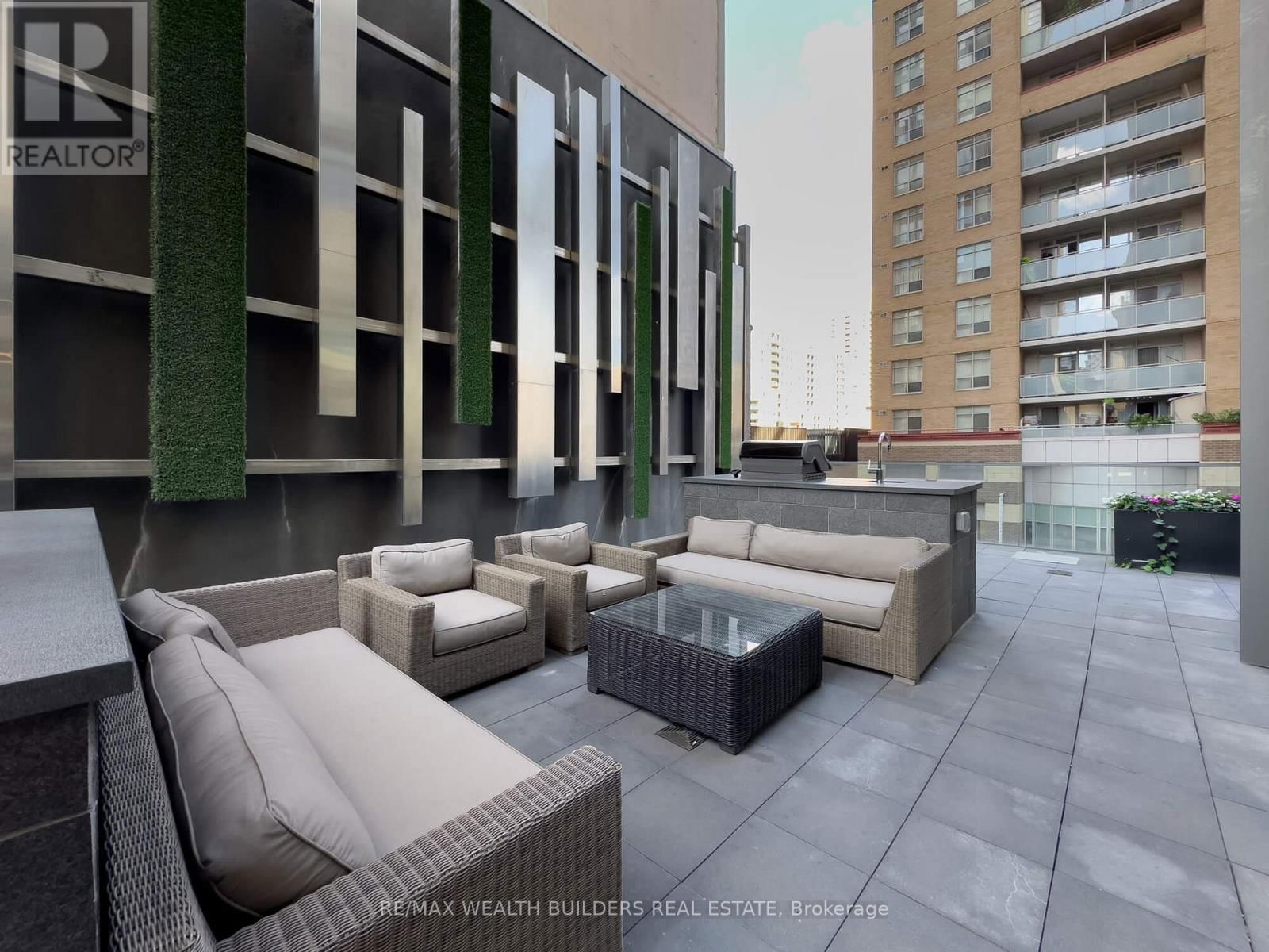 1410 - 15 GRENVILLE STREET Image 39