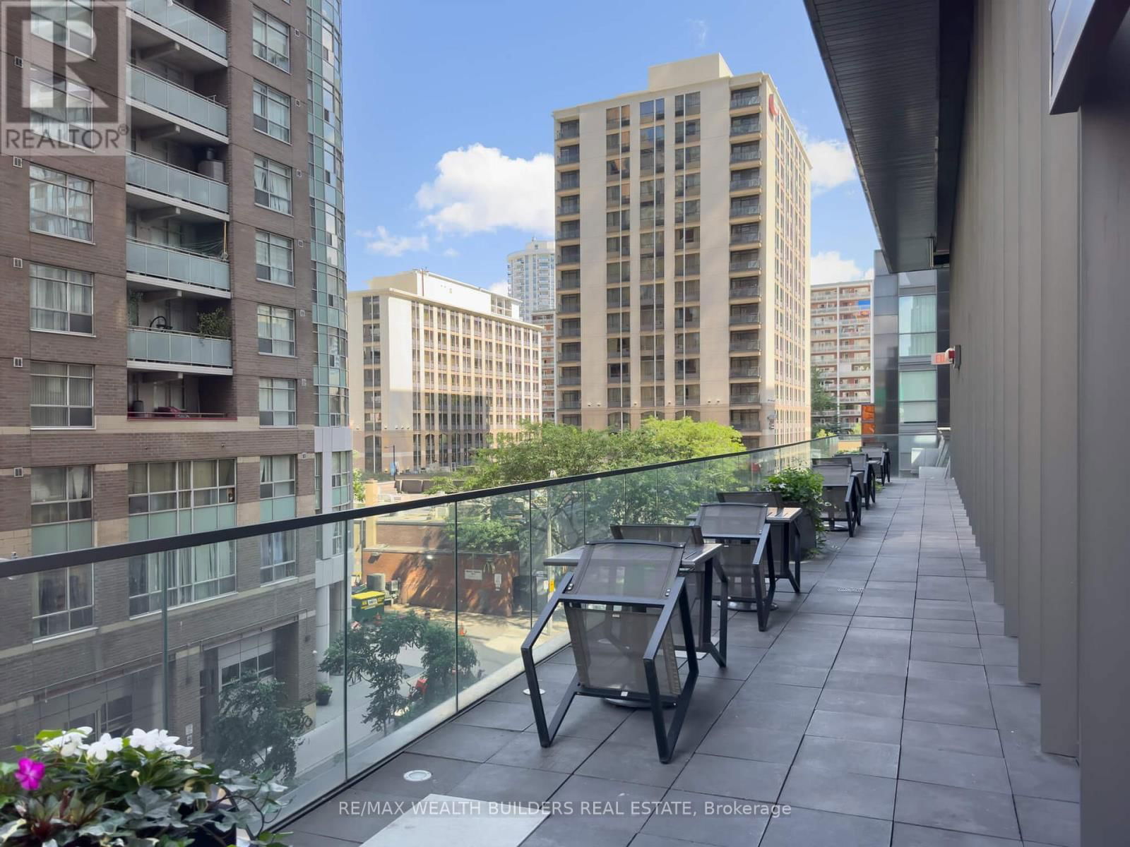 1410 - 15 GRENVILLE STREET Image 40