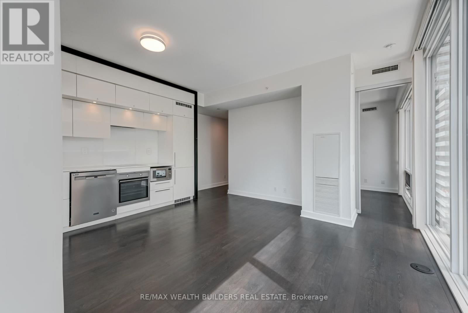 1410 - 15 GRENVILLE STREET Image 8