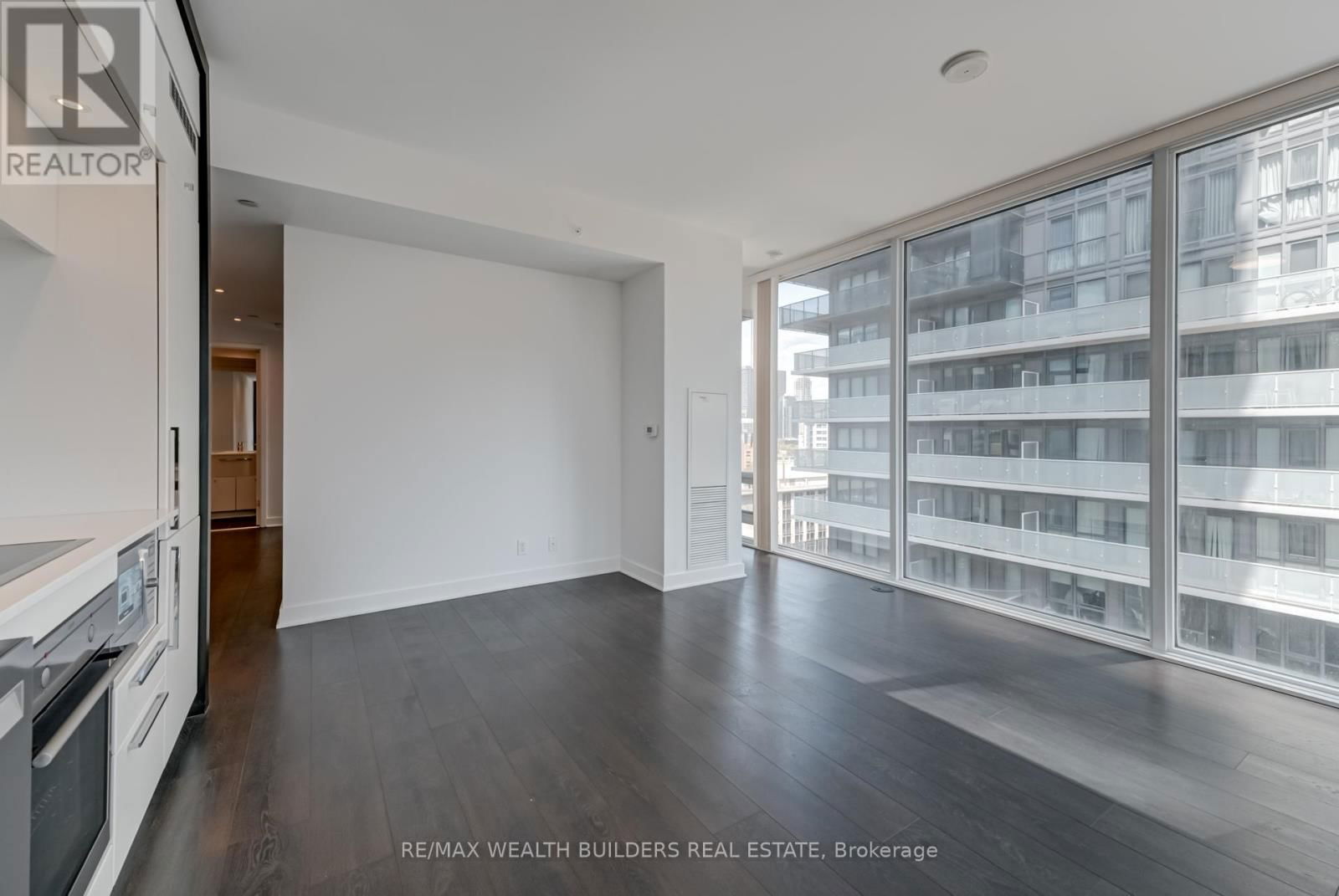 1410 - 15 GRENVILLE STREET Image 9