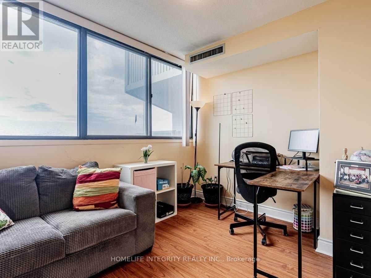 904 - 150 NEPTUNE DRIVE Image 18