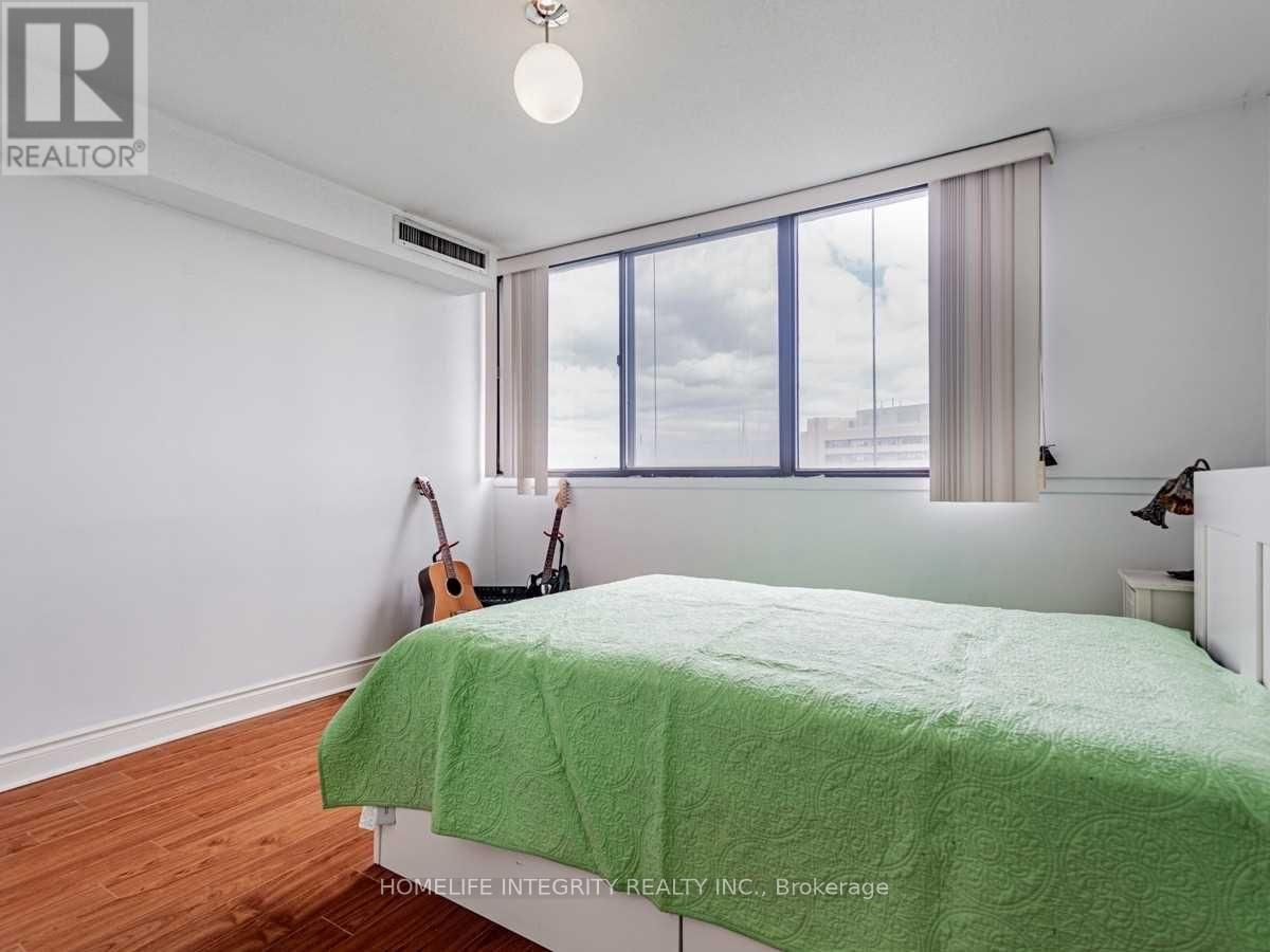 904 - 150 NEPTUNE DRIVE Image 25