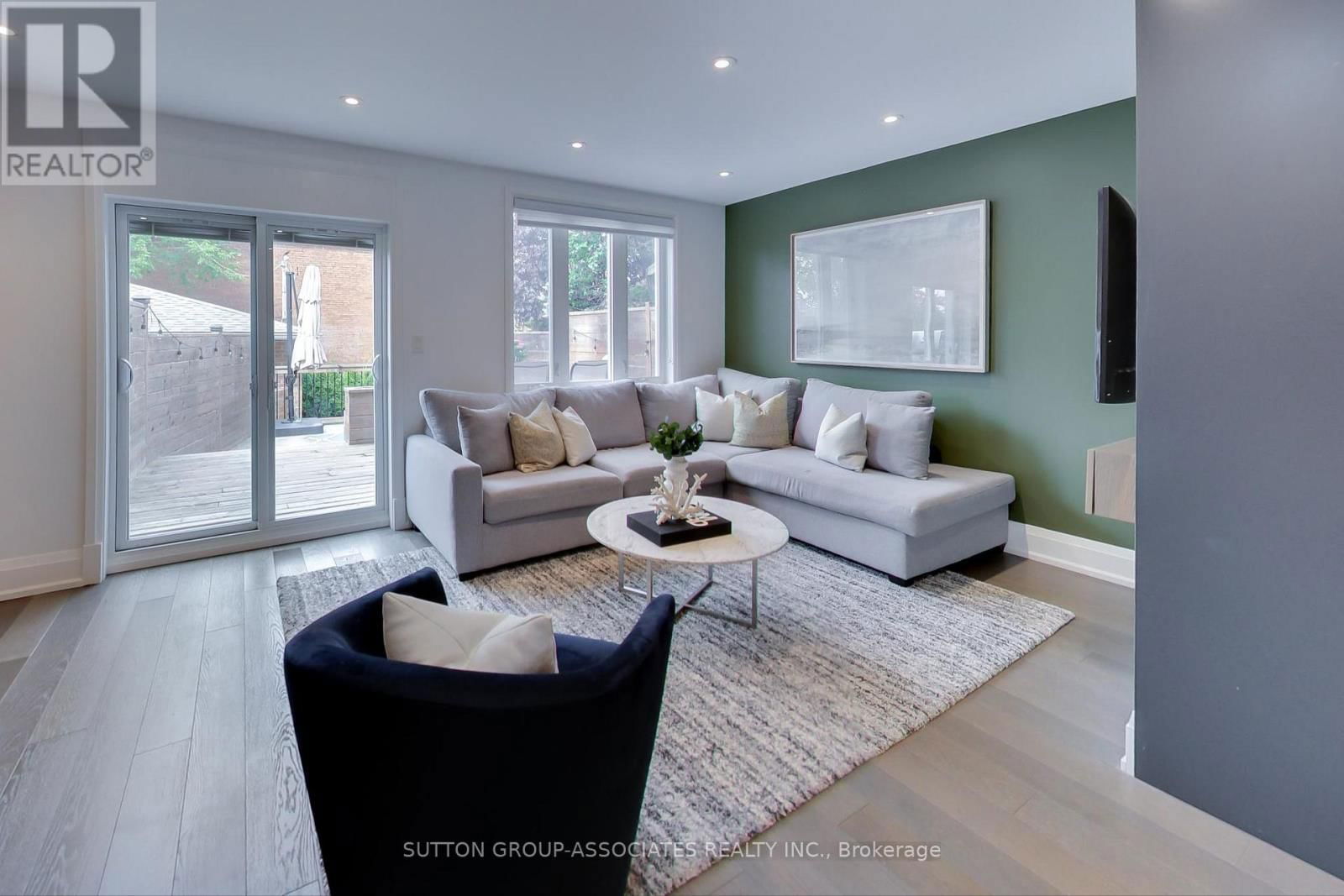 312 GLENHOLME AVENUE Image 13