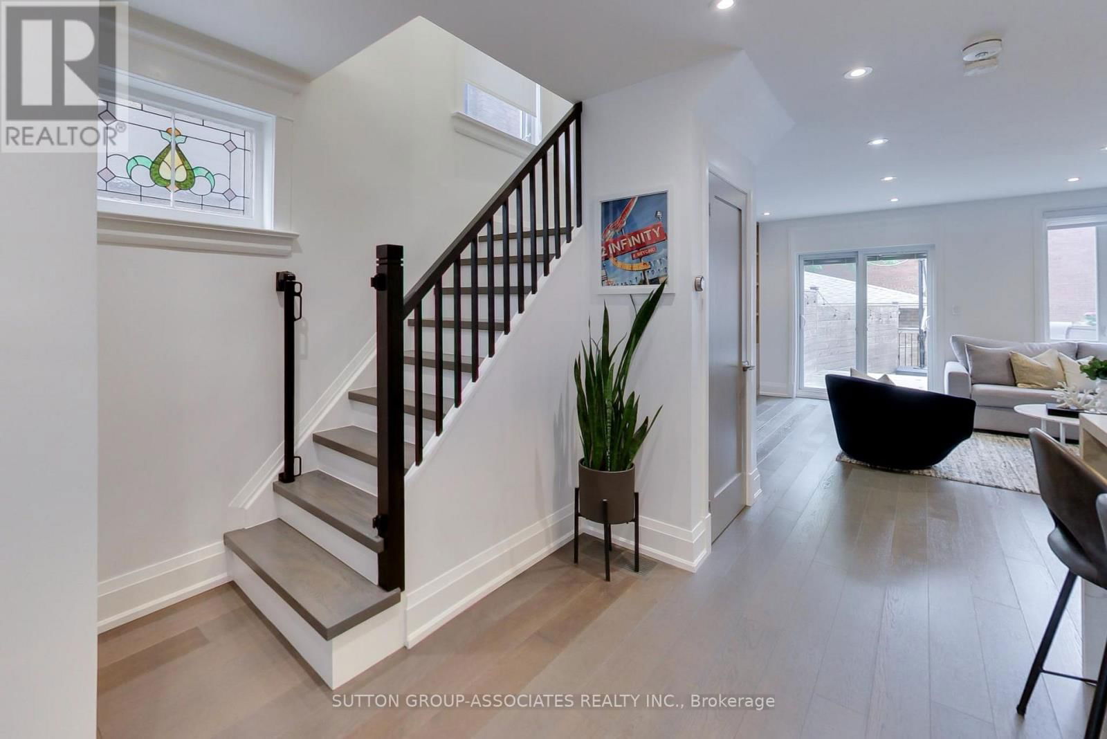 312 GLENHOLME AVENUE Image 17