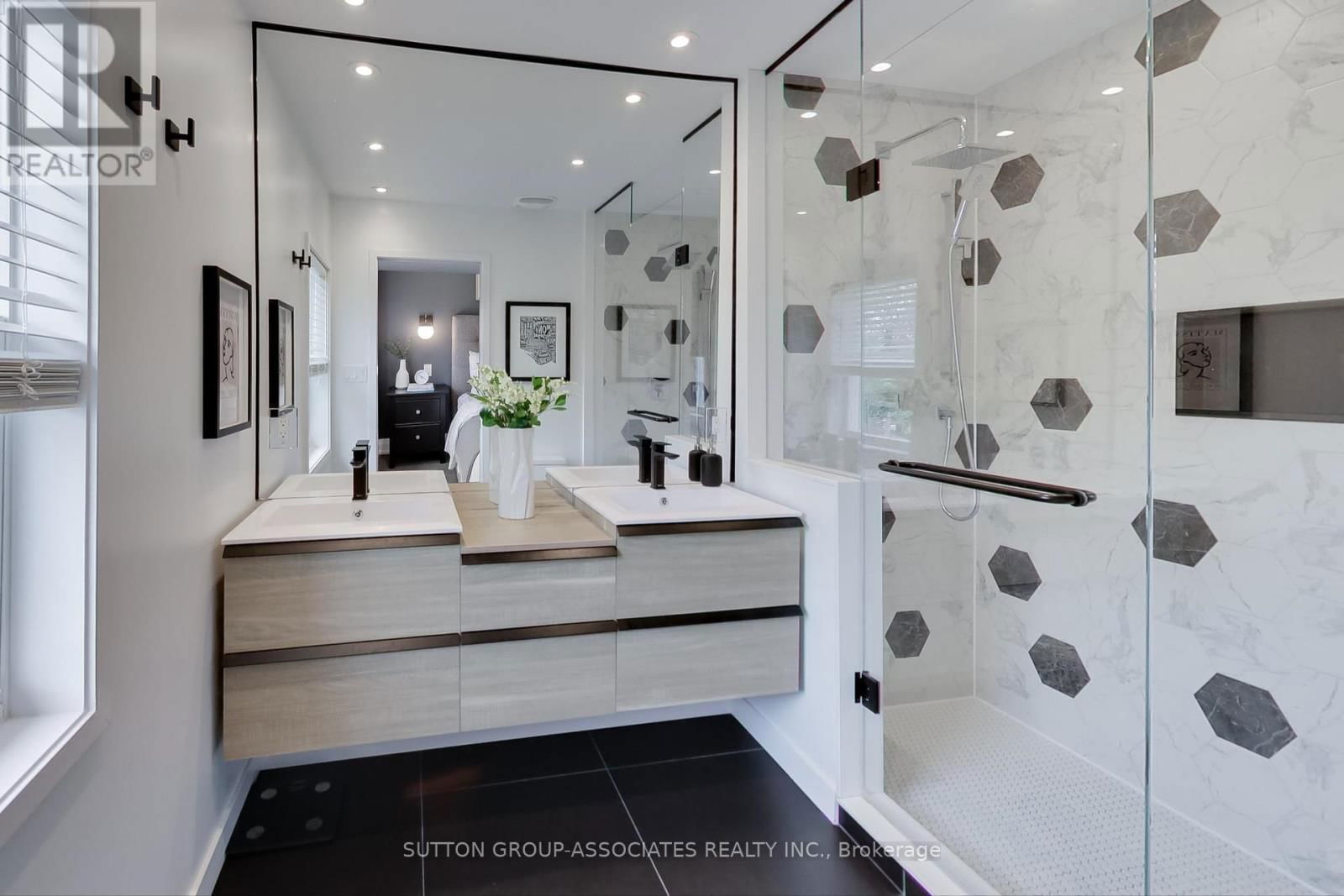 312 GLENHOLME AVENUE Image 21