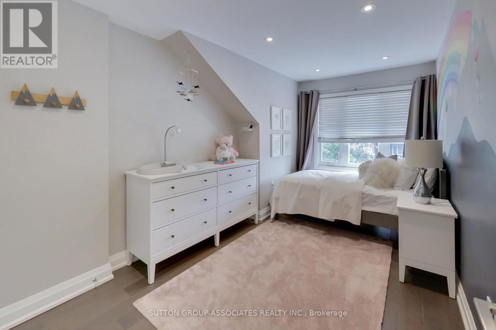 312 GLENHOLME AVENUE Image 23