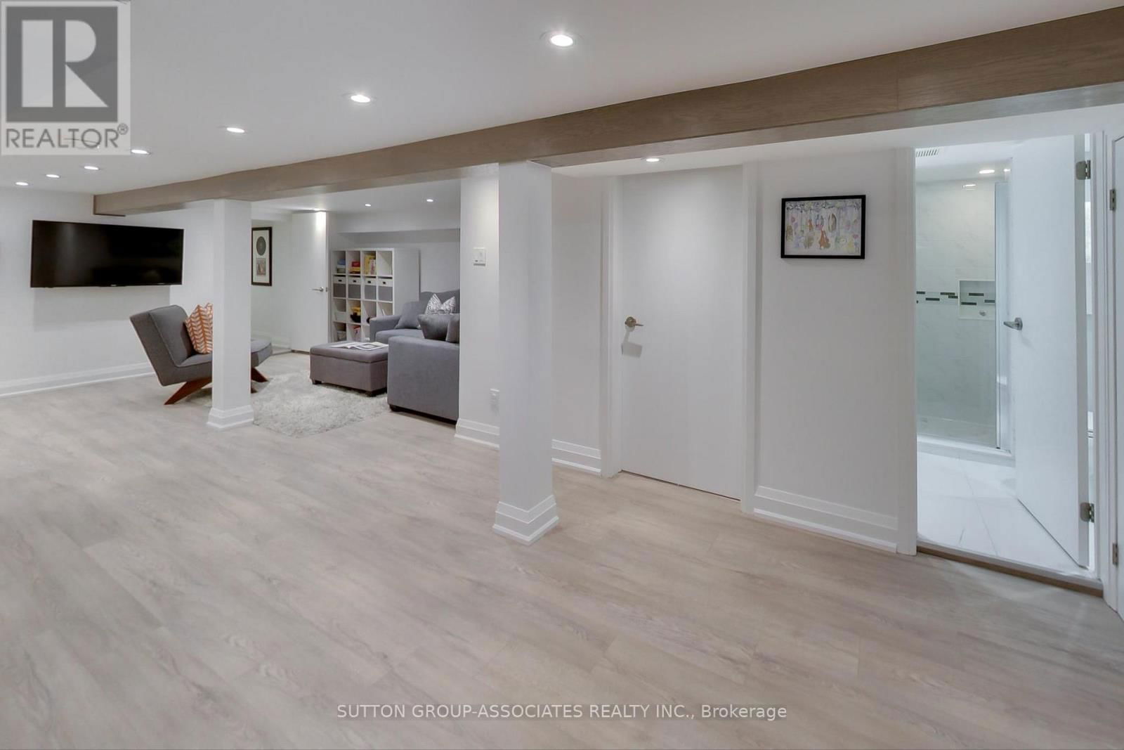 312 GLENHOLME AVENUE Image 29