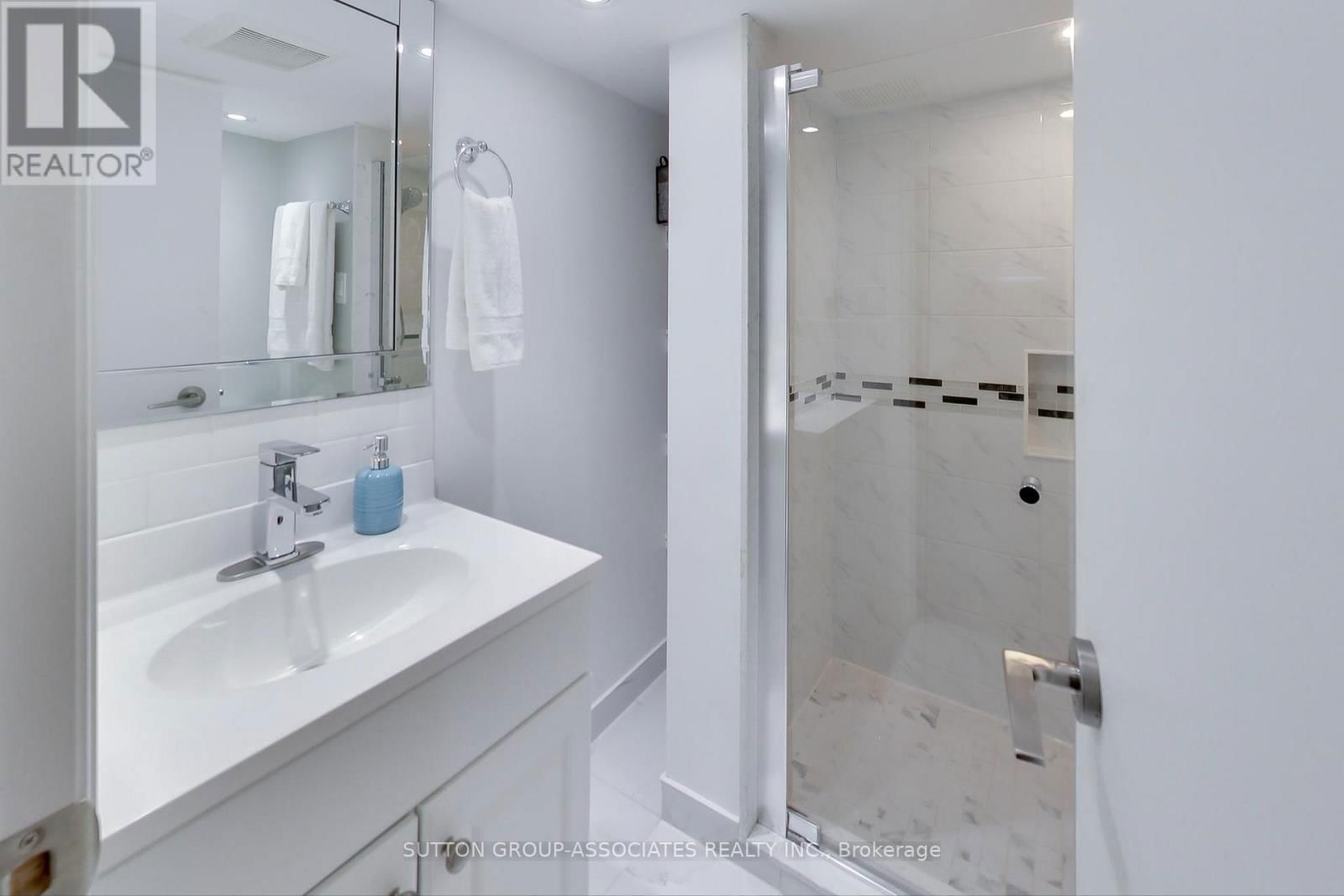 312 GLENHOLME AVENUE Image 30