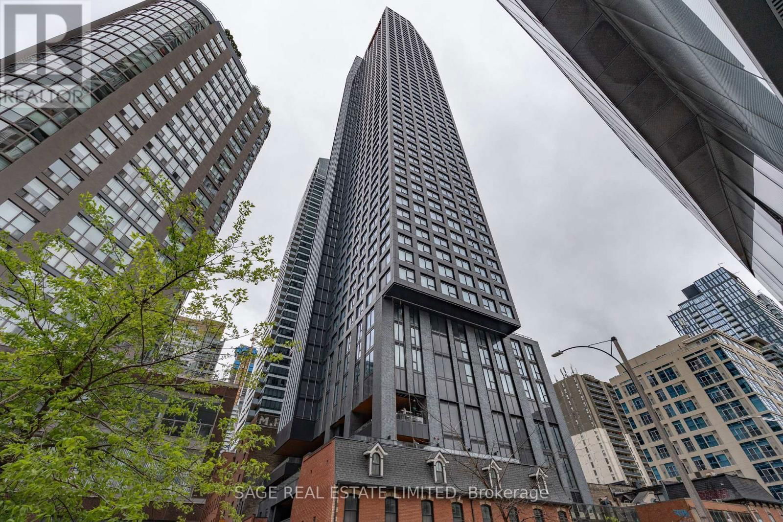 807 - 8 WELLESLEY STREET Image 1