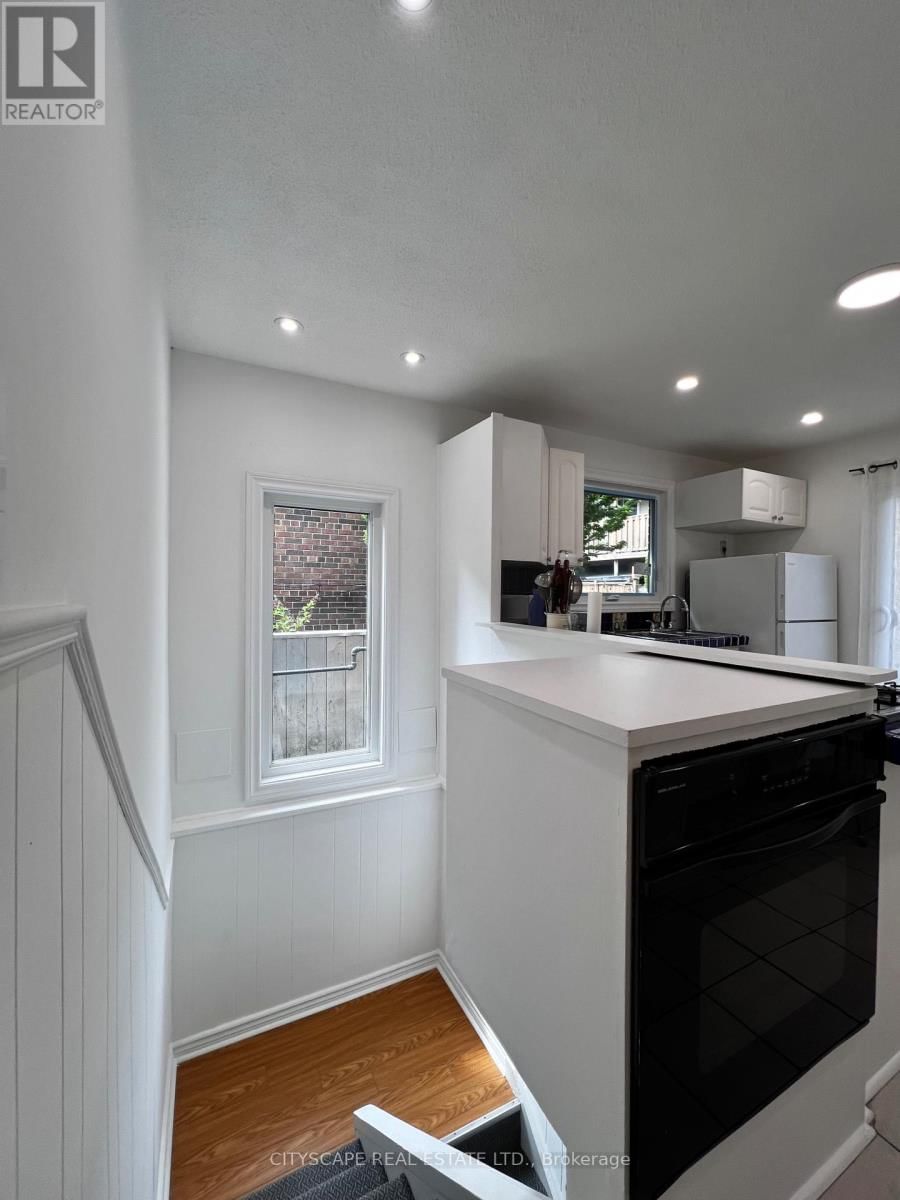 194 MANNING AVENUE Image 16