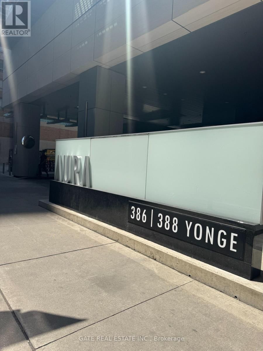 6302 - 388 YONGE STREET Image 2