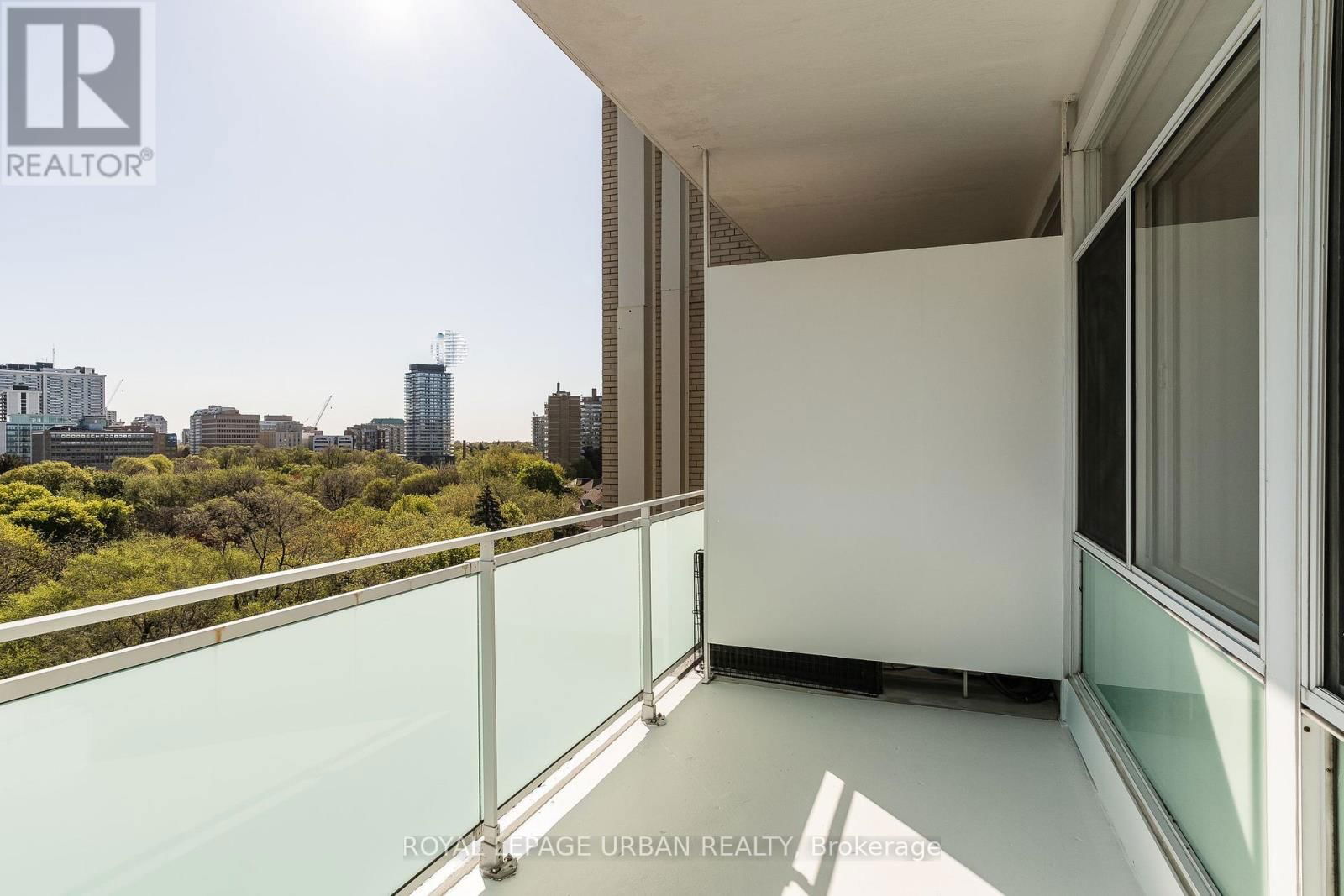 902 - 240 ORIOLE PARKWAY Image 25