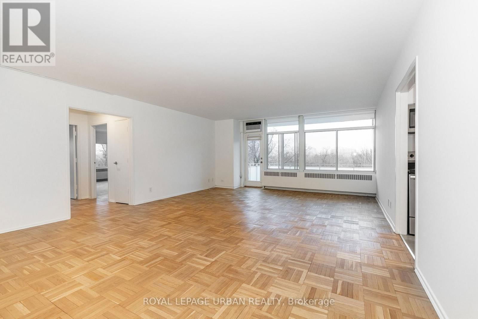 602 - 240 ORIOLE PARKWAY Image 3