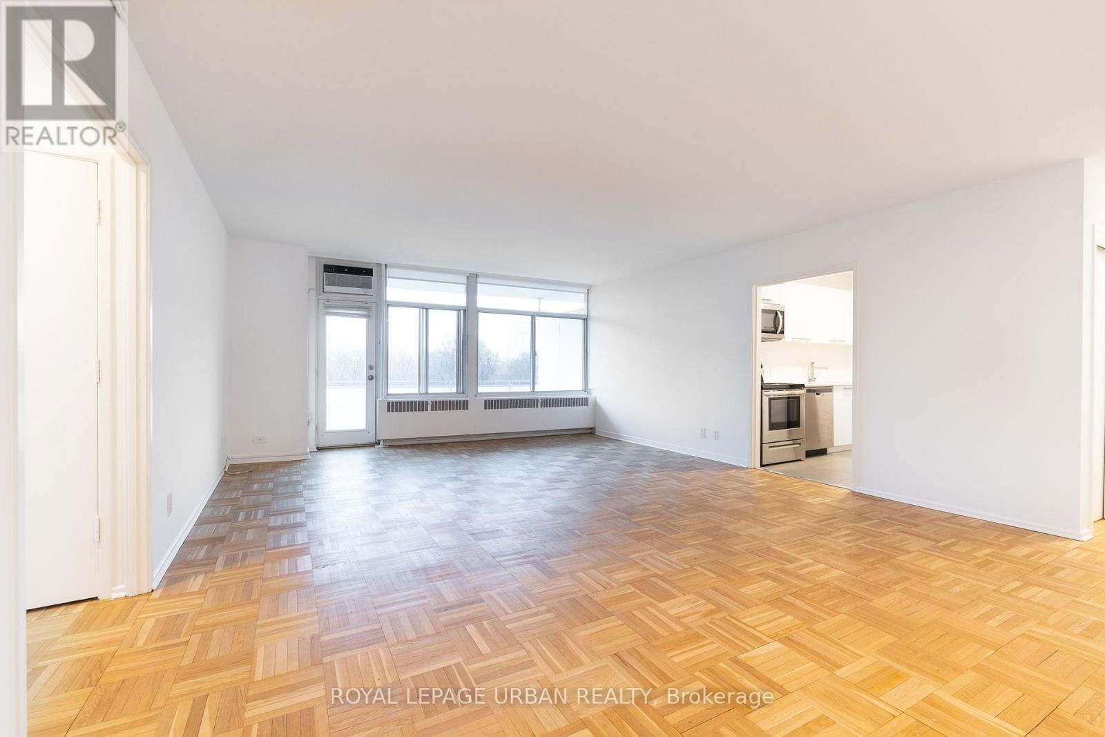 602 - 240 ORIOLE PARKWAY Image 4
