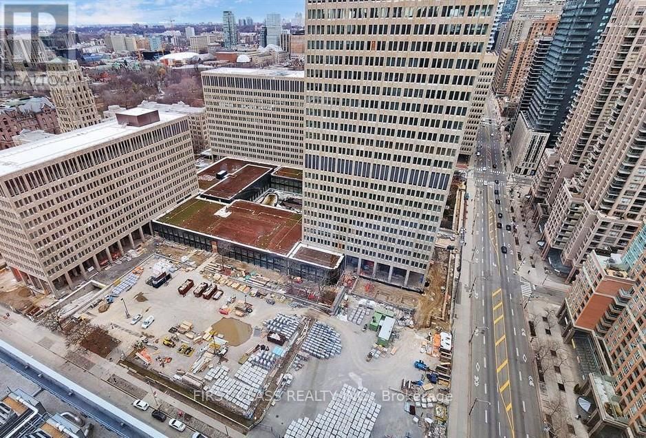 3404 - 832 BAY STREET Image 4